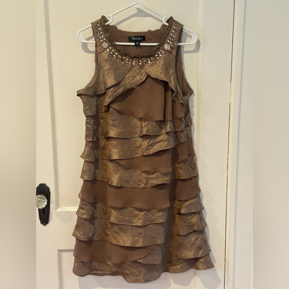 Elegant Brown Sleeveless Ruffled Dress